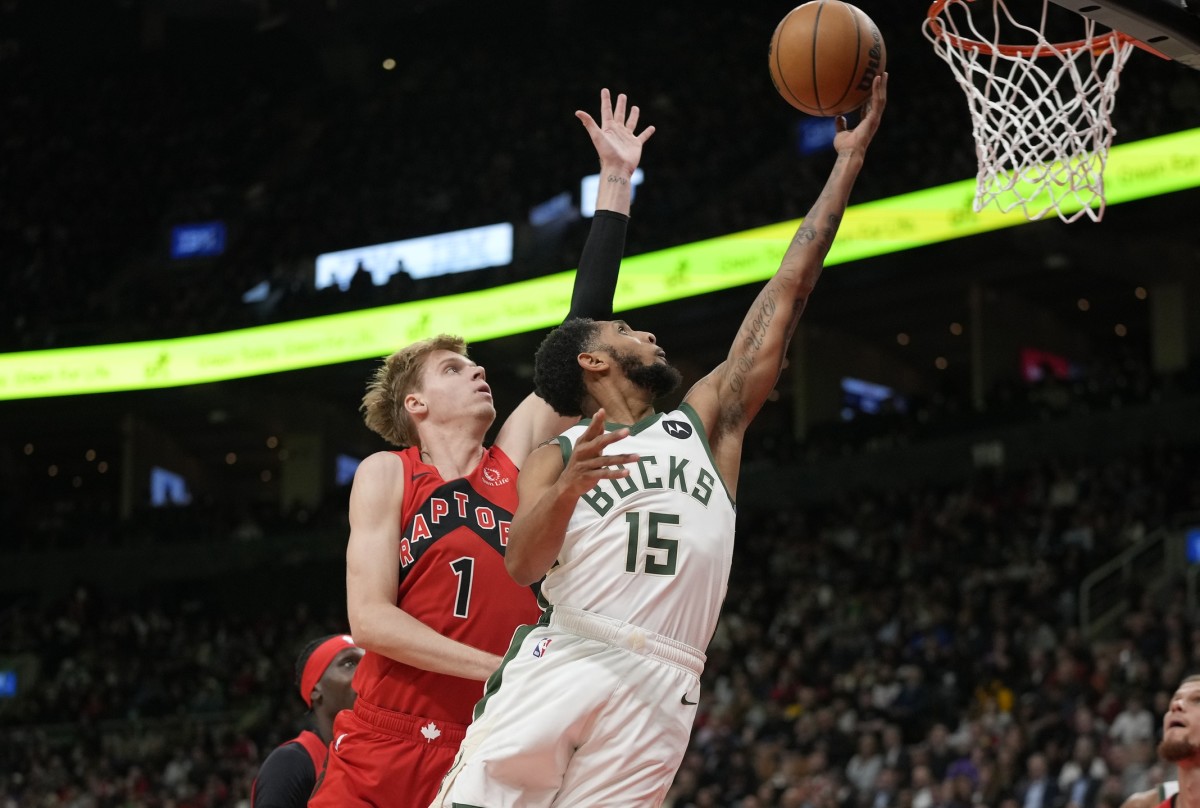 Milwaukee Bucks guard Cameron Payne (15) goes up to make a basket against Toronto Raptors guard Gradey Dick (1) 